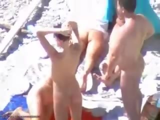Sončenje plaža sluts imajo nekaj najstnice skupina x ocenjeno video zabavno