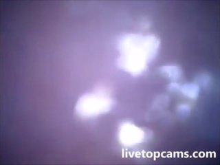 তরুণী কামস শুট থেকে ভেতরের একটি ভোদা এ livetopcams pt1