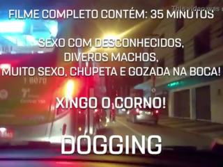 Corno levando un esposa cristina cris em seu primeiro dogging n / a mirante da lapa parà ser abusada por desconhecidos, xinga o corno, chupa, e engole leitinho